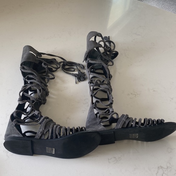 Free People Charcoal Grey Suede
Bohemian Sun Seeker Sandals Size 37 EUC - Picture 5 of 13